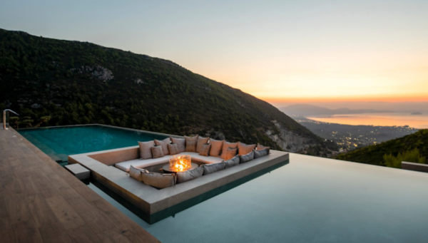 Villa megah dengan kolam renang infinity dari Italia